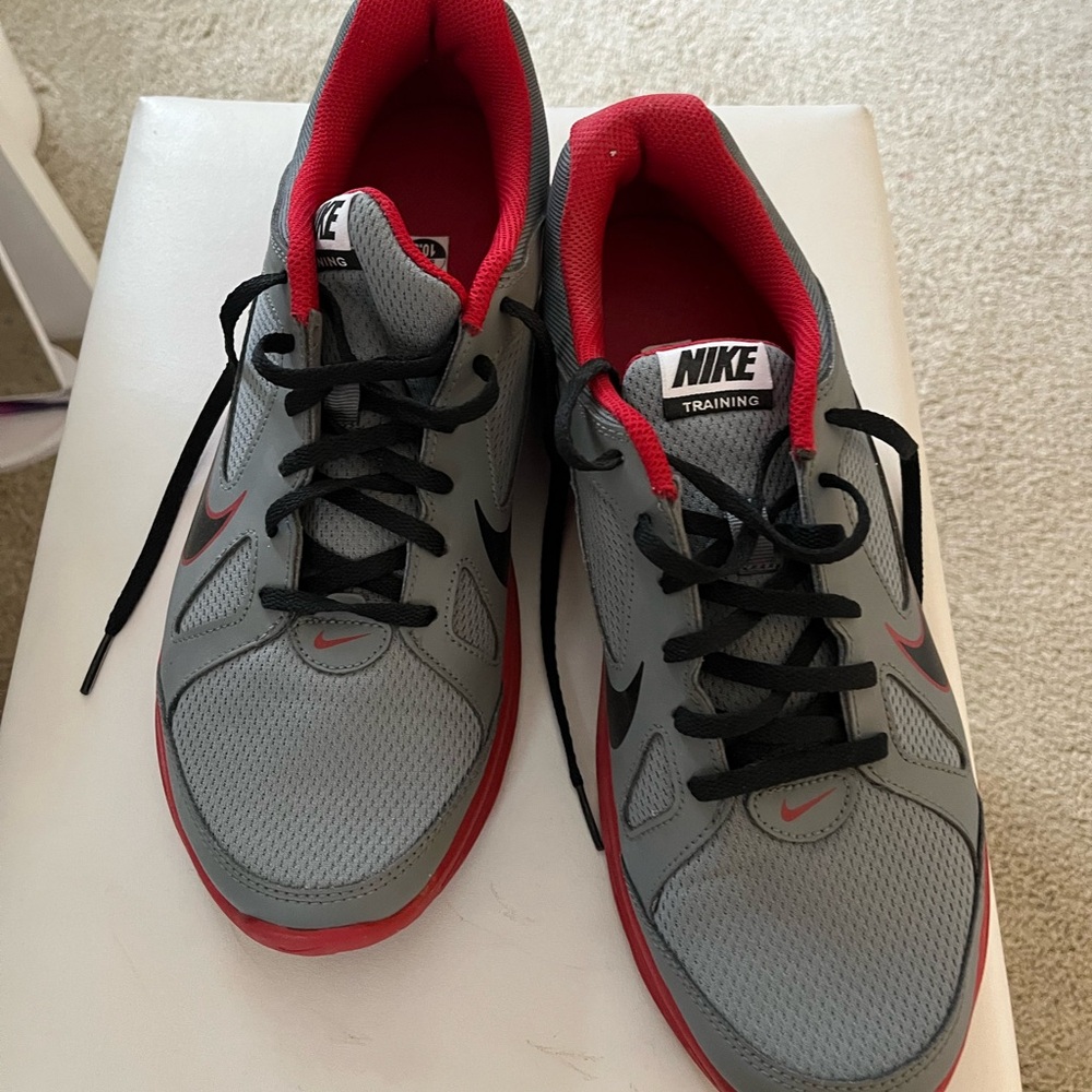 Men’s 10.5 Nike Gray and Red Athletic Shoes for Performance
